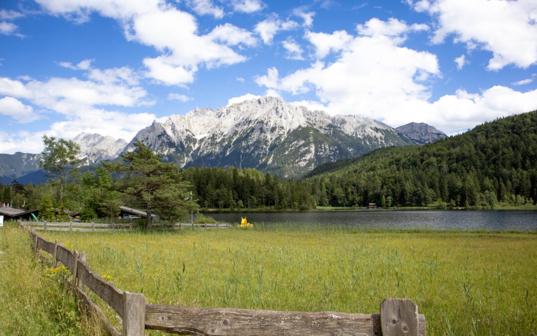 Wandern und Schwimmen am Lautersee bei Mittenwald