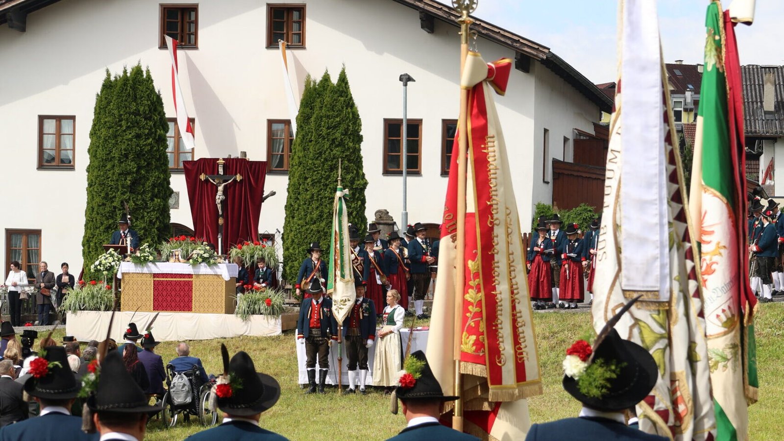 Fahnenweihe der Thaurer Schützen